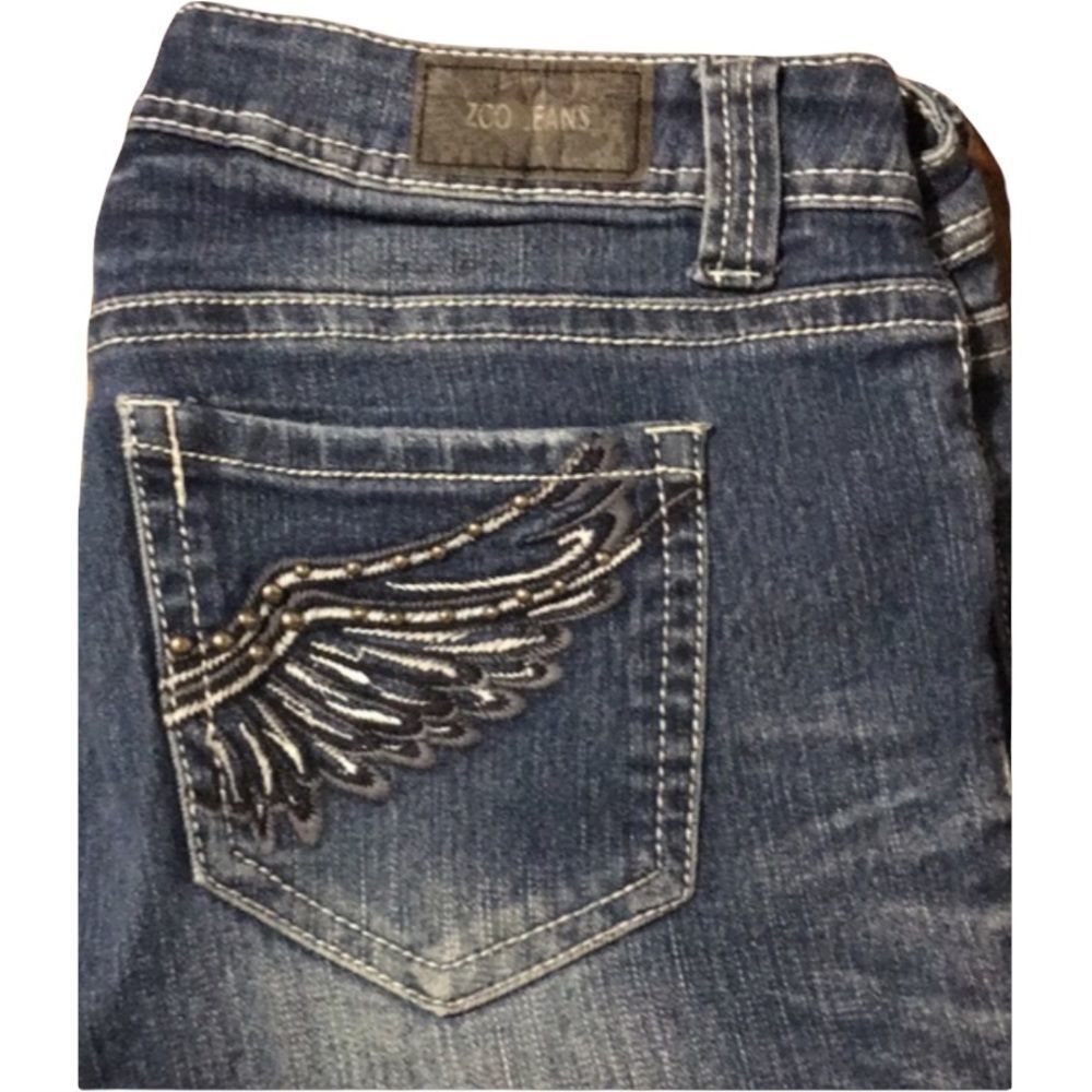 ZCO Premium Jeans Women’s Size 11 Medium Wash Mid Rise Capri W/Rhinestone Detail